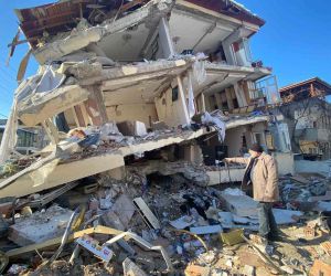 Başkan İbrahim Sandıkçı deprem bölgesinde sahada