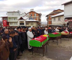 Depremde hayatını kaybeden 4 kişilik Selçuk ailesi Simav’da toprağa verildi