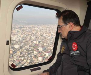 Bakan Dönmez, depremden etkilenen Osmaniye’yi havadan inceledi