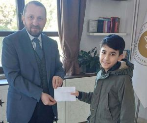 Simav’da 12 yaşındaki Kur’an Kursu öğrencisi harçlıklarını depremzedelere bağışladı