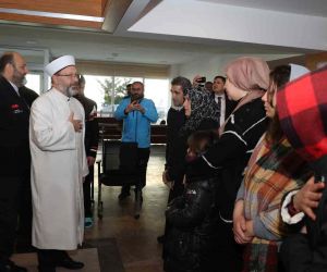 Diyanet İşleri Başkanı Erbaş, Ankara’ya gelen depremzedeleri ziyaret etti