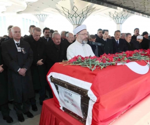 Deniz Baykal’ın cenaze namazı Ahmet Hamdi Akseki Camii’nde kılındı