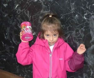 Simavlı 5 yaşındaki minik Elif İkra, kumbarasındaki harçlıklarını depremzedelere bağışladı