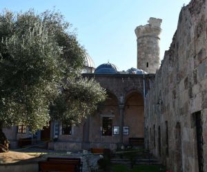 Tarihi Sarı Selim Camiinin minaresi asrın felaketine dayanamadı