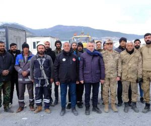 Şırnak Valisi Bilgin, Nurdağı’nda deprem sonrası değerlendirmelerde bulundu