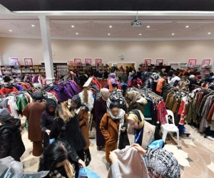 Üsküdar Belediyesi İstanbul’a gelen depremzedeler için sosyal market açtı