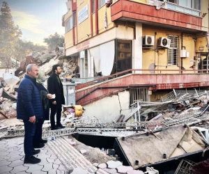 Milletvekili Şahin Tin, depremzedenin yanında