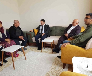 Bozkurtoğlu ve Ünlü depremzedelere ziyaret etti