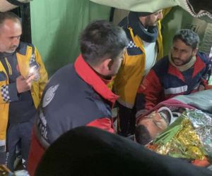 278’inci saatte enkazdan çıkartılan Hakan, sahra hastanesinde tedavisinin ardından üniversite hastanesine sevk edildi