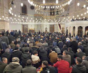 Konya’da Miraç Kandili’nde vatandaşlar camilere akın etti