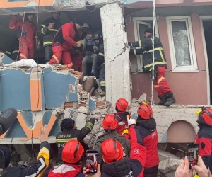 10 yaşındaki Mustafa’yı enkazdan çıkartan ekip, o anları anlattı