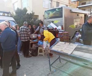 Ayvalıklı gönüllü Hatay’da binlerce insana seyyar mutfağıyla umut oldu
