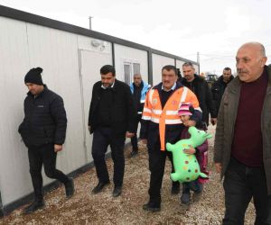 Başkan Gürkan, Doğanşehir’de depremzedeleri ziyaret etti