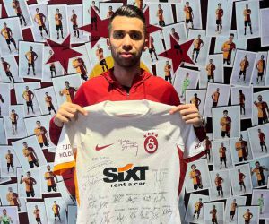 Emre Taşdemir, Fatih Karagümrük maçında gol attığı formayı depremzedeler için bağışladı
