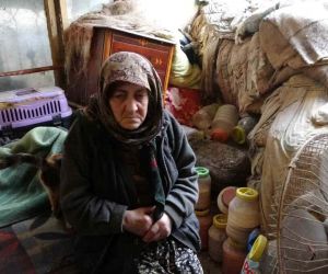 Depremzede Fatma teyze, kapkaça uğradığını gözyaşları içinde anlattı