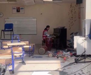 Hatay’da yıkılan binaların arasında yükselen piyano sesleri ‘Piyanist’ filmini andırdı