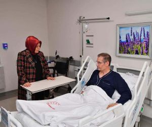 Sancaktepe Belediye Başkanı Şeyma Döğücü’den hastandeki depremzedelere ziyaret