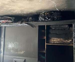 Elektrik kontağından çıkan yangında ev kullanılamaz hale geldi