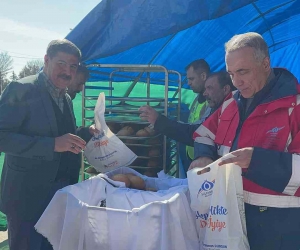 Sultangazi Belediyesi’nden deprem bölgesine sıcak ekmek