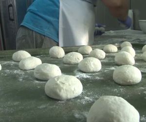 Kocaeli Büyükşehir Belediyesi Hatay’da günlük 15 bin ekmek üretiyor