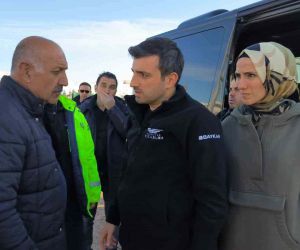 Selçuk Bayraktar, Doğanşehir’de depremzedeleri ziyaret etti