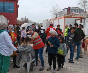 Diyarbakırlı 22 kuaför, Kahramanmaraş’ta depremzedelerin bakımını yaptı