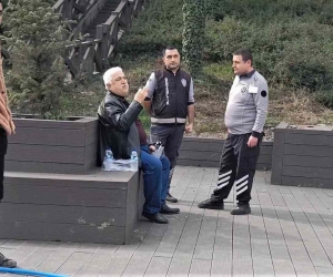 Çekirdek çöplerini yere atan vatandaşın savunması pes dedirtti