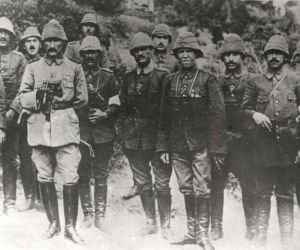 Anafartalar Kahramanı Mustafa Kemal Atatürk cephede savaşırken, 2 bine yakın emir yazdı