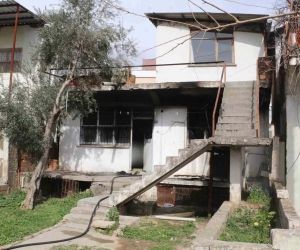 Üst kat komşusu evi yaktı, yaşlı adam canını zor kurtardı