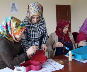 Siirt’te kadınlara yönelik ahşap boyama kursu açıldı