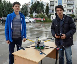 Genç mucitler kendi Drone’nunu yaptı