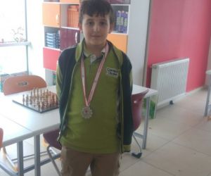 Çamlıca İlkokulu öğrenci satranç turnuvasında 2. oldu