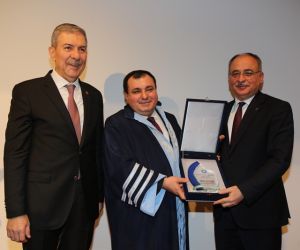 Sağlık Bakanı Dr. Ahmet Demircan, Gazi Tıp’ta biniş giyme törenine katıldı