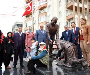 Mersin’de Atatürk ve Adile Hala Anıtı’nın açılışı yapıldı
