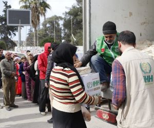 İHH’dan Afrin kent merkezine yardım