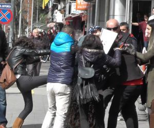 Kadınlar sokak ortasında kavga etti