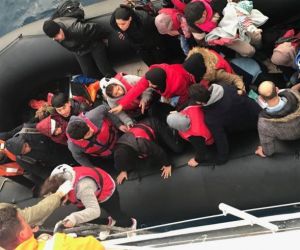 İzmir’de 64 kaçak göçmen yakalandı