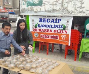 Bismil Belediyesinden vatandaşlara halka tatlısı ikramı