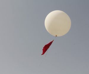 Şehitler anısına gökyüzüne meteoroloji balonu bırakıldı