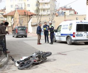 Hafif ticari araçla çarpışan motosiklet sürücüsü ağır yaralandı