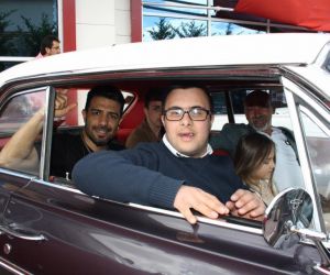 Konya’da özel gençlere klasik otomobillerle nostalji turu