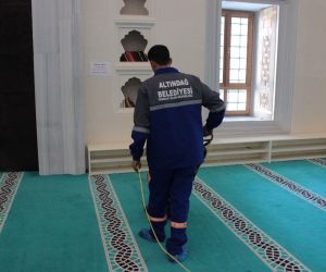 Melike Hatun Camii virüs tehlikesine karşı dezenfekte edildi
