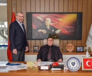 Başkan Özkan, koltuğunu Karacabey’in sevilen simalarından Şaban’a bıraktı