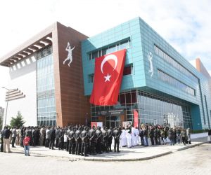 Şehit Şükrü Can Kayadibi Çok Amaçlı Spor Salonu törenle açıldı