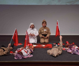 Öğrenciler İstiklal Marşını okumak için yarıştı