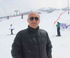 Palandöken’de sezon uzadı, turistler ilkbaharda kayağın tadını çıkarttı