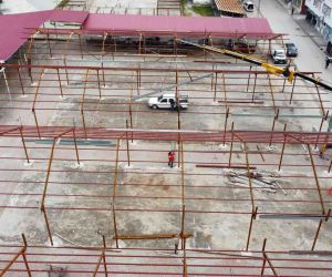 Hassa’da pazar yerinin çatısı onarılıyor