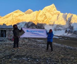 Lokman Hekim Van Hastanesinin flaması Everest Tepesi’nde