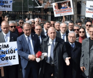 Ümiz Özdağ'dan mavi boya ısrarı