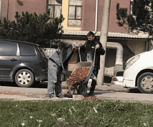 İş vatandaşa düştü, çukurları kendileri kapatıyorlar
